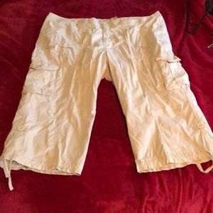 Capri cargo pants.